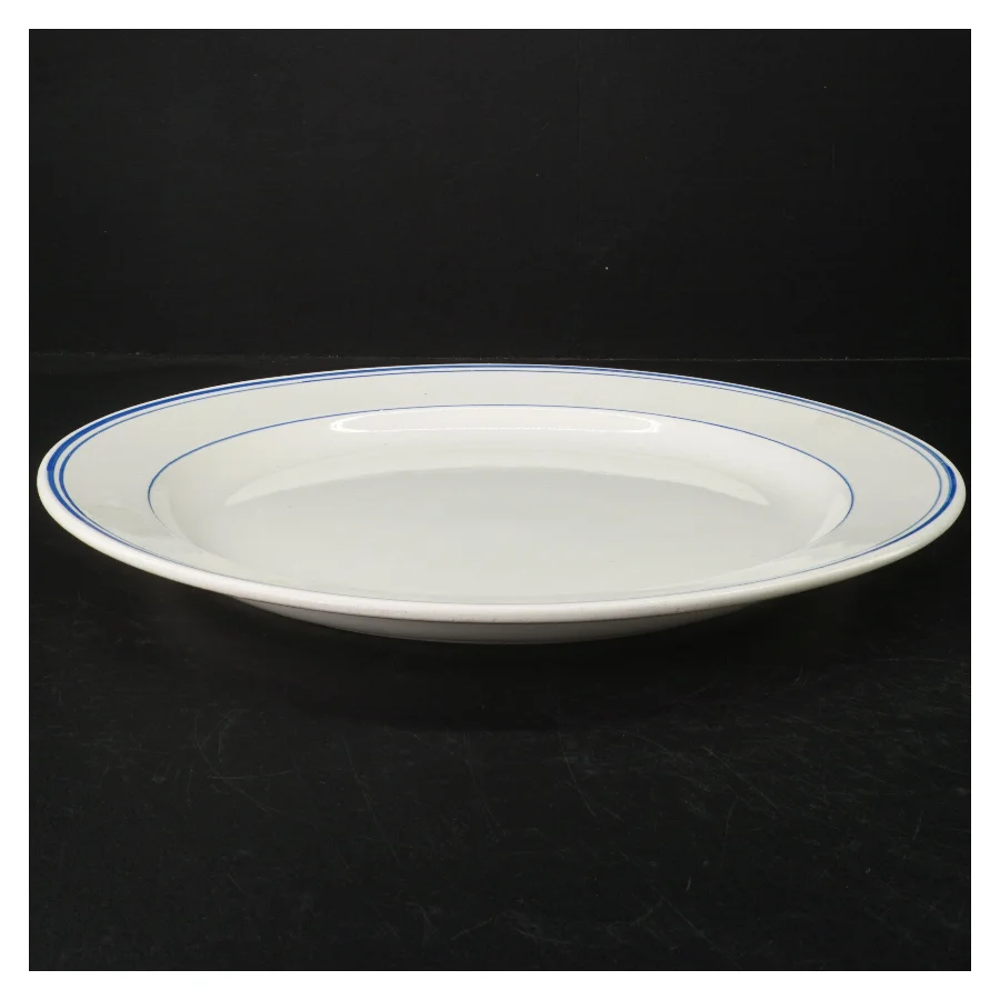 Hvidt fad fra Thegdor Paetsch (str. Ø. 33 cm)