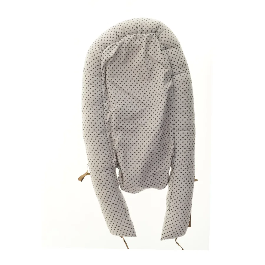 Babynest med prikker fra Småfolk (str. 100 cm)
