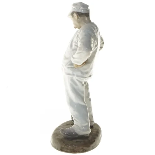 Porcelænsfigur af stående person fra B&G (str. 28,5 cm)