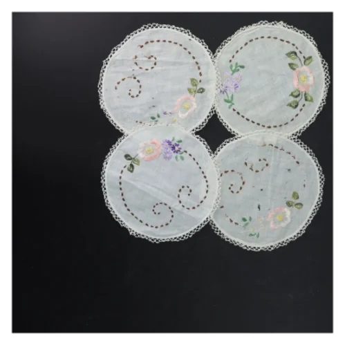 Runde broderede tekstiler (str. Ø 16 cm)