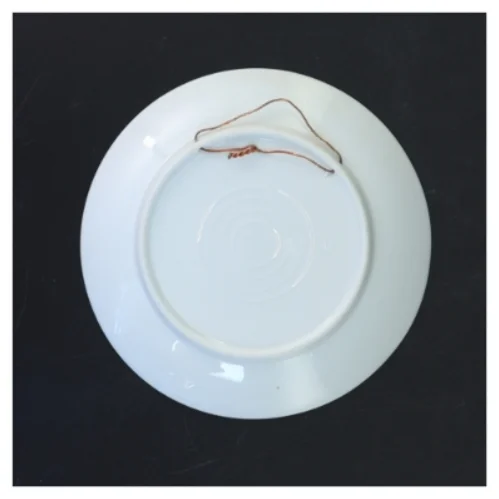 Porcelænstallerken med kongeligt monogram (str. Ø 16 cm)