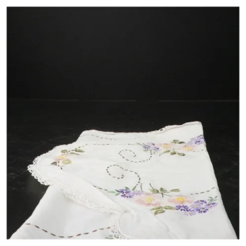 Bordløber med blomsterbroderi (str. 90x39 cm)