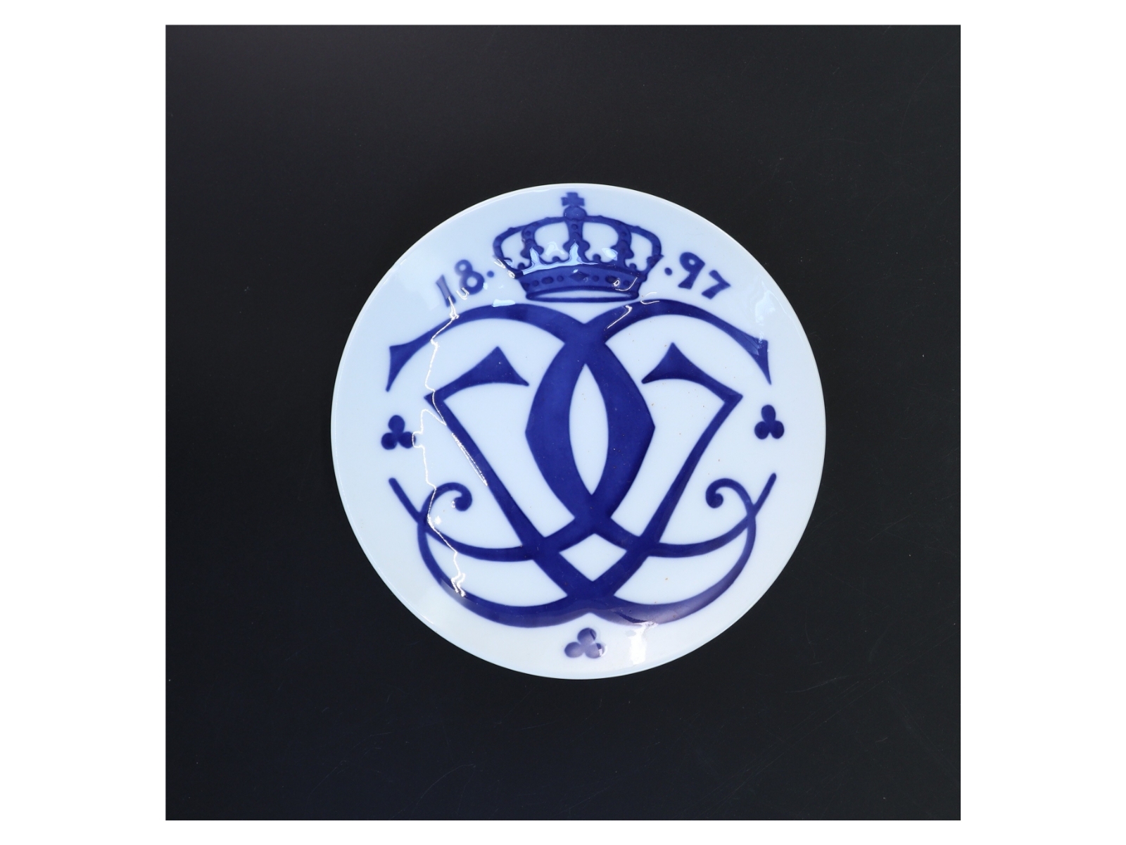 Platte med kongeligt motiv fra Royal Copenhagen (str. Ø 18 cm)