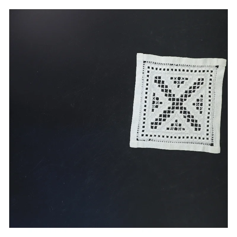 Lille dug i hardanger syning(str. 18,5x18 cm)