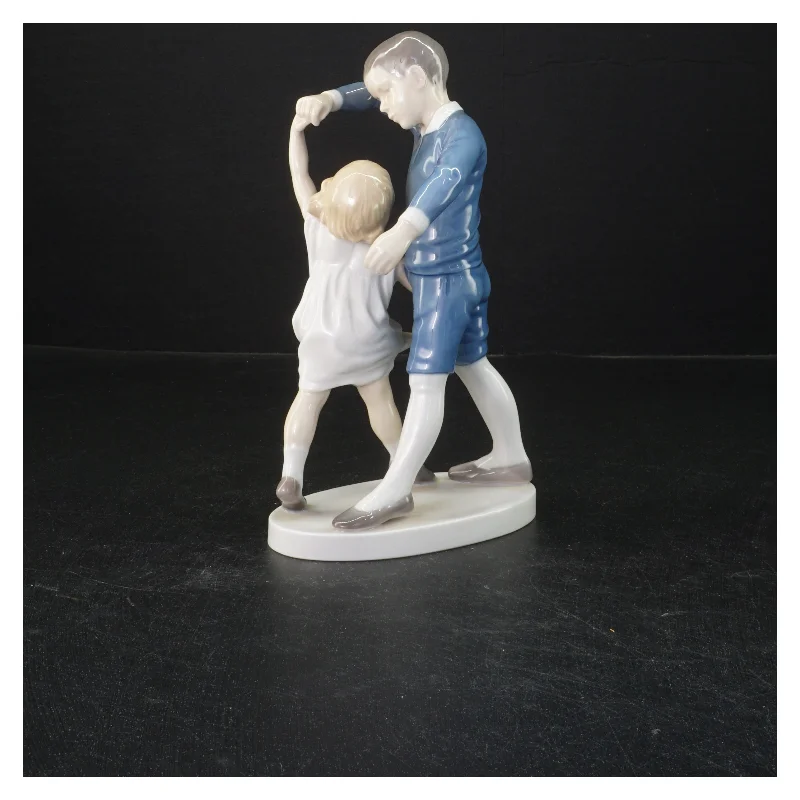 Porcelænsfigur af dansende par fra B&G (str. 21x12 cm)