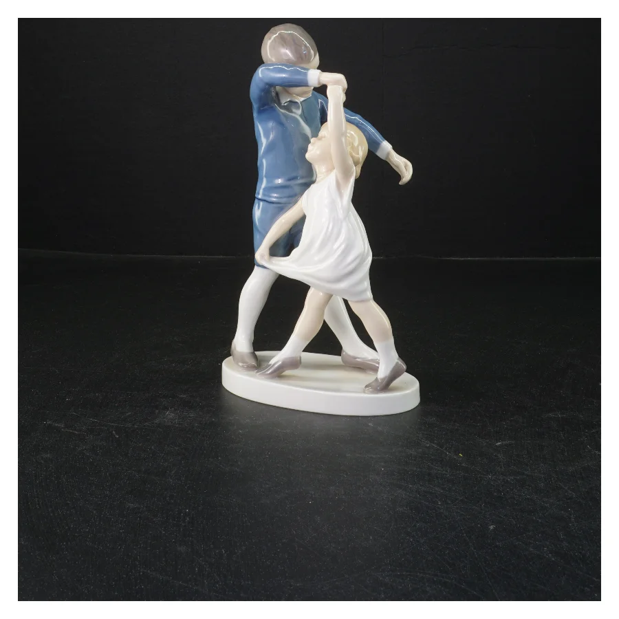 Porcelænsfigur af dansende par fra B&G (str. 21x12 cm)