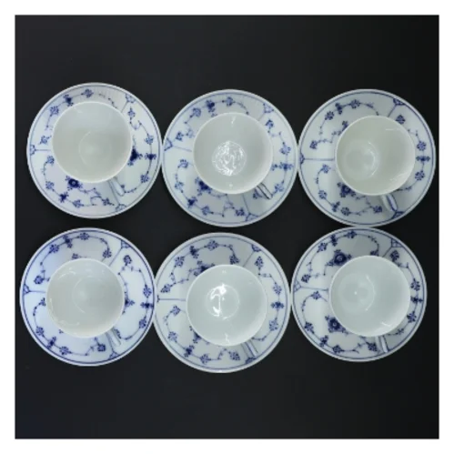 Kaffekopper og underkopper i porcelæn, musselmalede, fra Royal Copenhagen (str. Ø 12 og Ø 6,5 cm)