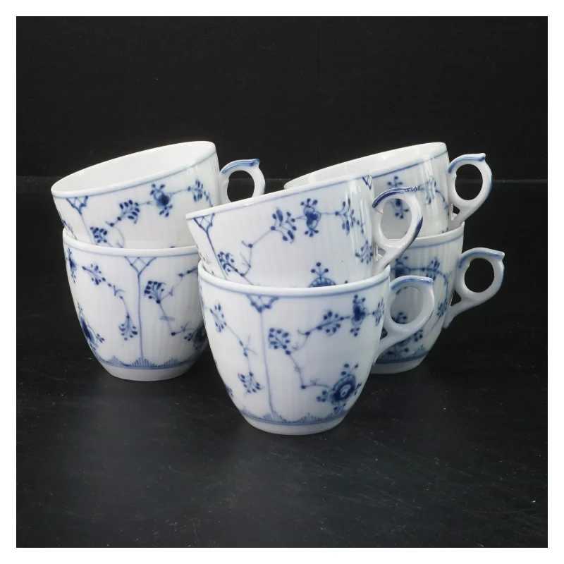 Kaffekopper og underkopper i porcelæn, musselmalede, fra Royal Copenhagen (str. Ø 12 og Ø 6,5 cm)