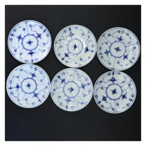 Kaffekopper og underkopper i porcelæn, musselmalede, fra Royal Copenhagen (str. Ø 12 og Ø 6,5 cm)