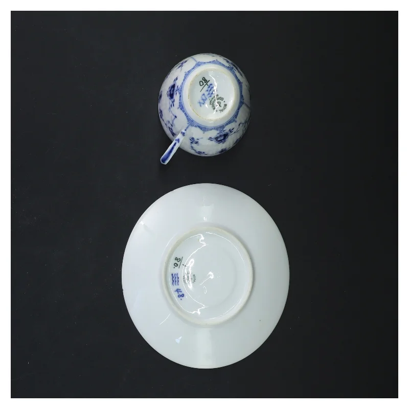 Kaffekopper og underkopper i porcelæn, musselmalede, fra Royal Copenhagen (str. Ø 12 og Ø 6,5 cm)