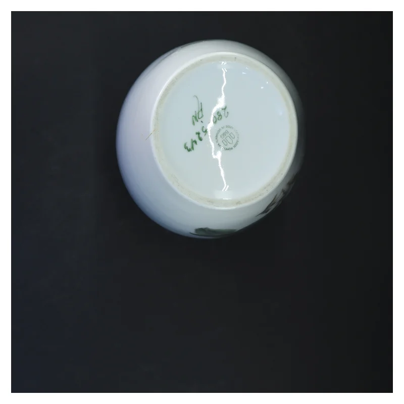 Porcelænsvase med blomsterdesign fra B&G (str. 26x9 cm)