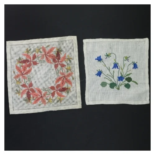 Håndroderede bordservietter (str. 17x17&15x14,5 cm)