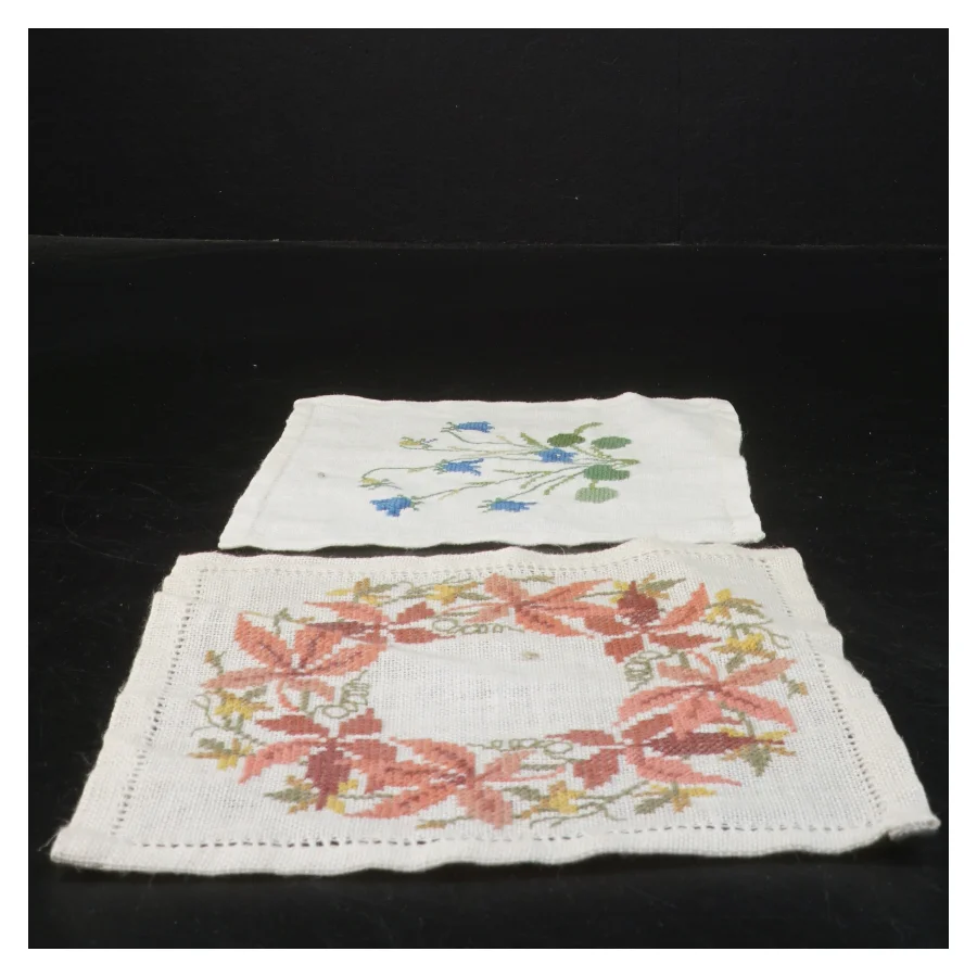 Håndroderede bordservietter (str. 17x17&15x14,5 cm)