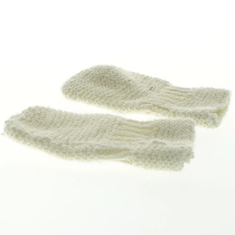 Hvide strikvanter til baby (str. 13x8 cm)