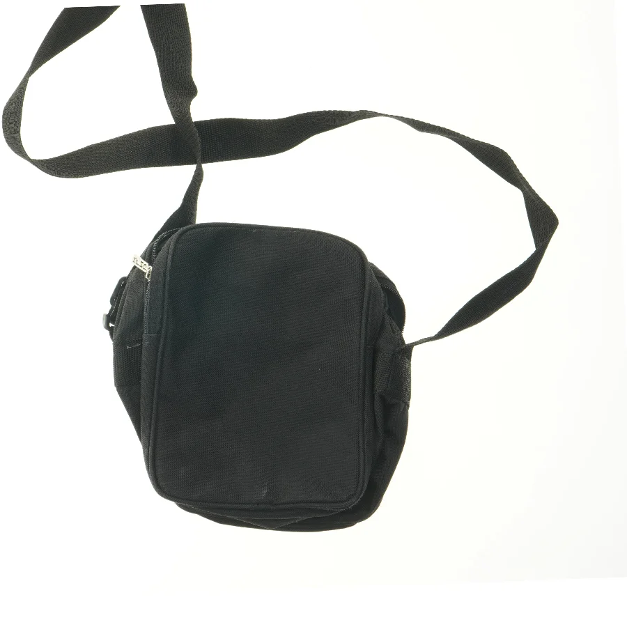Sort skuldertaske fra DNR (str. 26,5x25 cm)