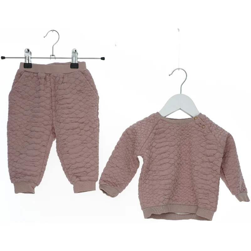 Rosa baby sæt fra Sofie Schnoor (str. 74)