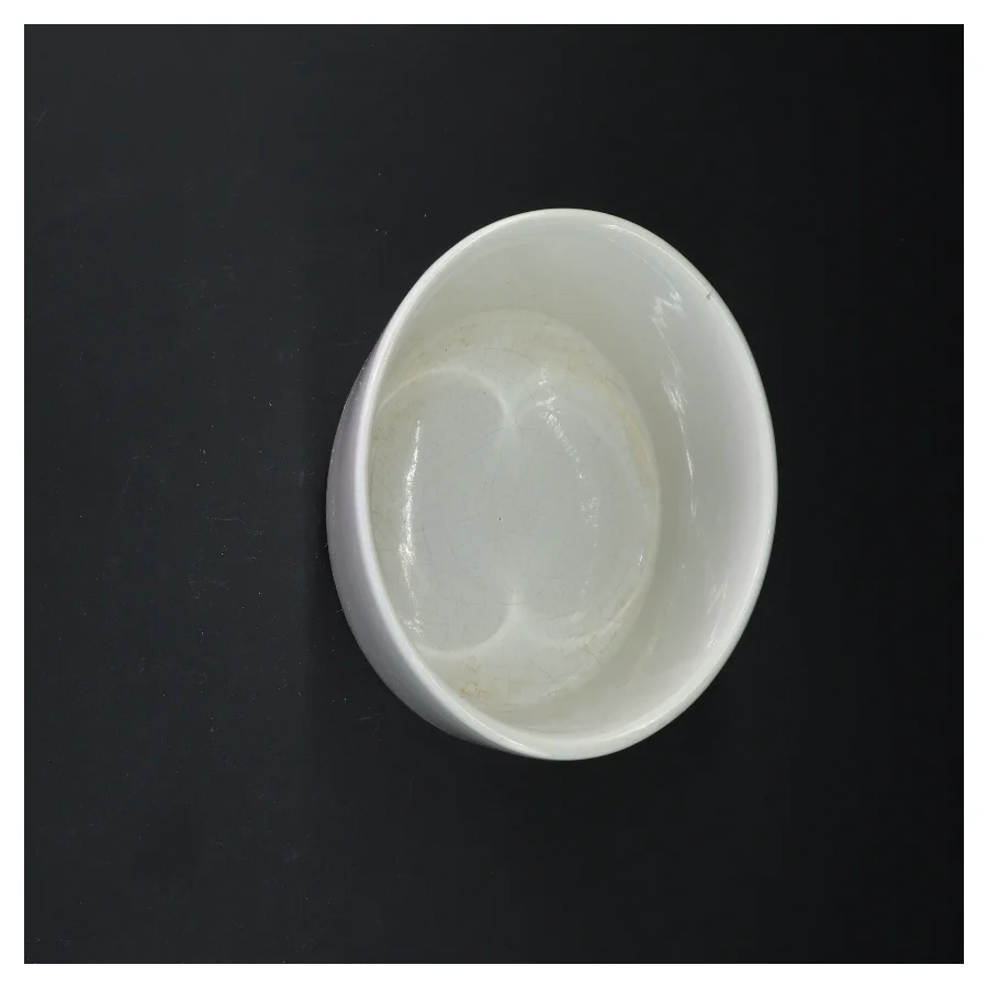 Lille hvid keramik urtepotteskjuler (str. 14 cm)