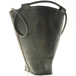 Taske af traktorslange (str. 35 x 27 cm)