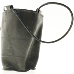 Taske af traktorslange (str. 35 x 27 cm)