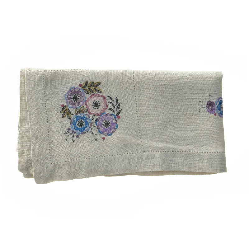 HåndBroderet lysedug (str. 65x63 cm)