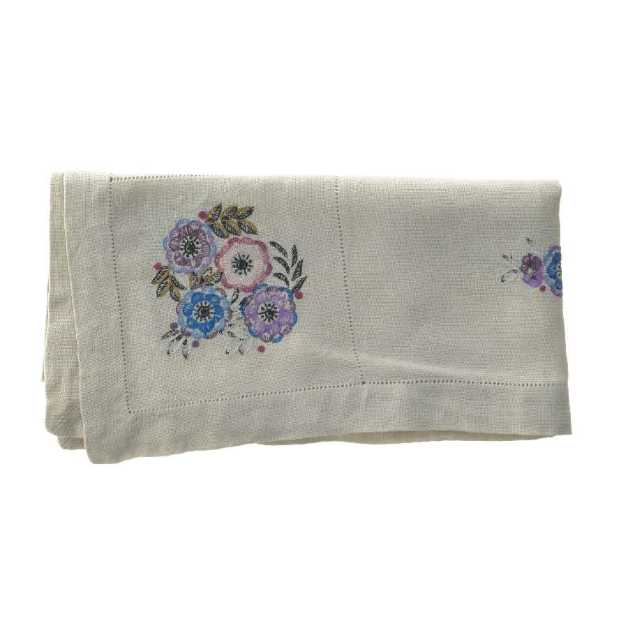 HåndBroderet lysedug (str. 65x63 cm)