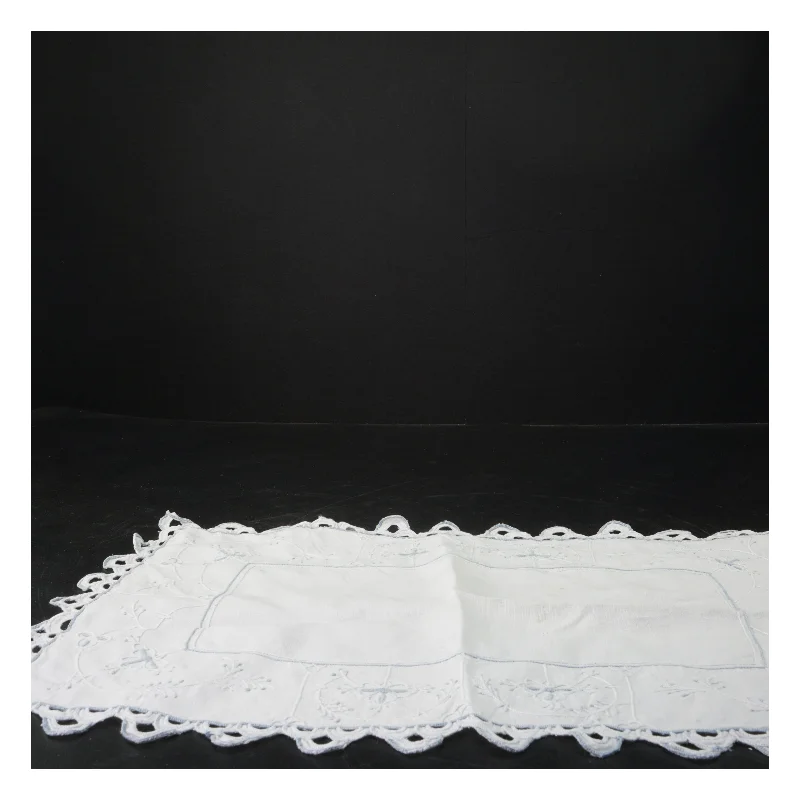 Broderet bordløber (str. 44x28 cm)