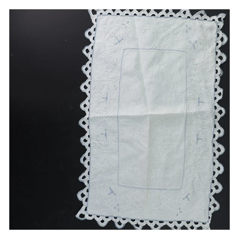 Broderet bordløber (str. 44x28 cm)