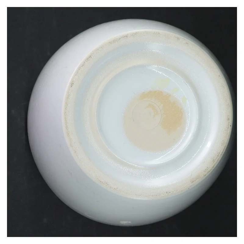 Hvid keramik potte. Blomsterskjuler (str. H. 13 cm. ø. 15 cm)