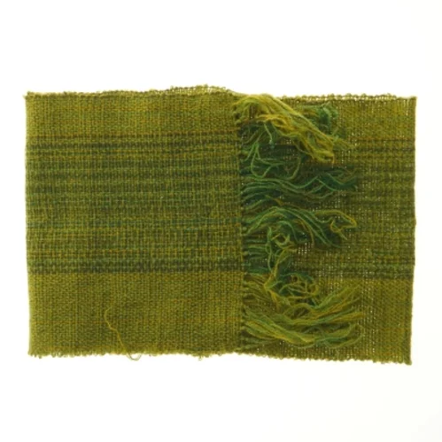 Grønt håndvævet halstørklæde med frynser (str. 29x135 cm)