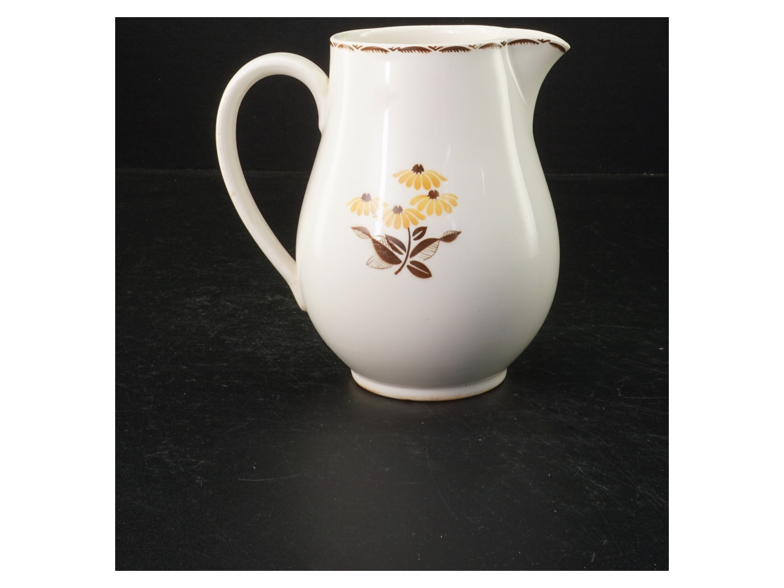 Porcelænsmælkekande. BIRTHE. Alluminia
