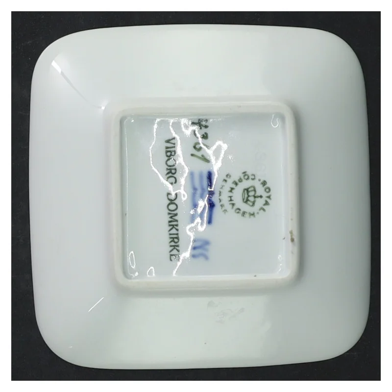 Porcelænsaskebæger fra Royal Copenhagen (str. 10,5 x 10,5 cm)