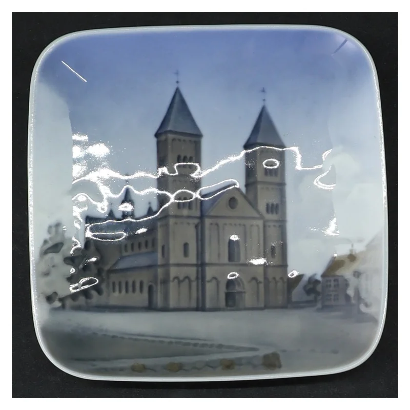 Porcelænsaskebæger fra Royal Copenhagen (str. 10,5 x 10,5 cm)