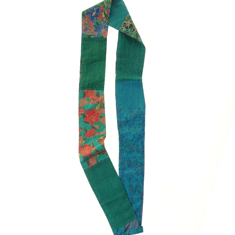 Farverigt  silketørklæde (str. 90x10 cm)