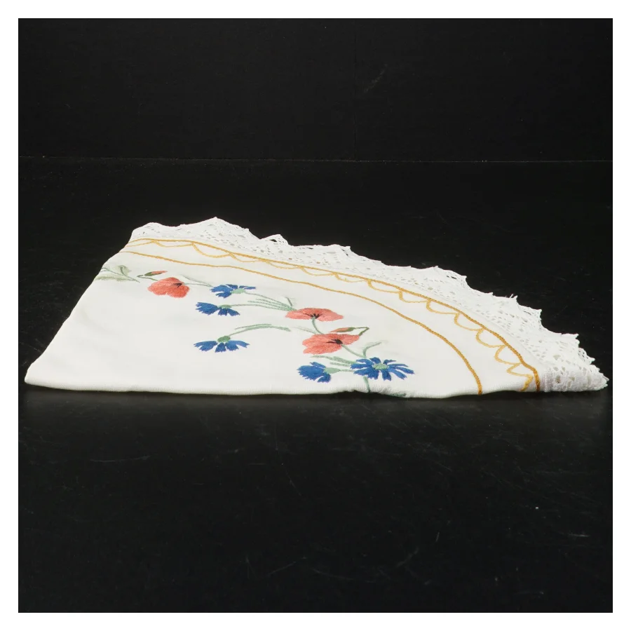 Broderet borddug med blomster (str. Ø. 48 cm)