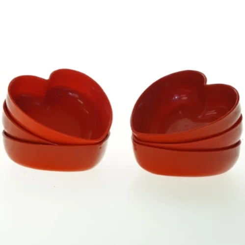 Rød hjerteformet skål (str. 13x14 cm)