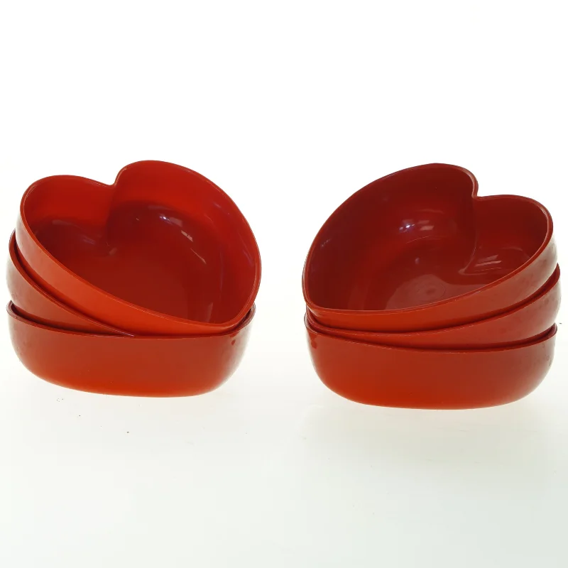 Rød hjerteformet skål (str. 13x14 cm)