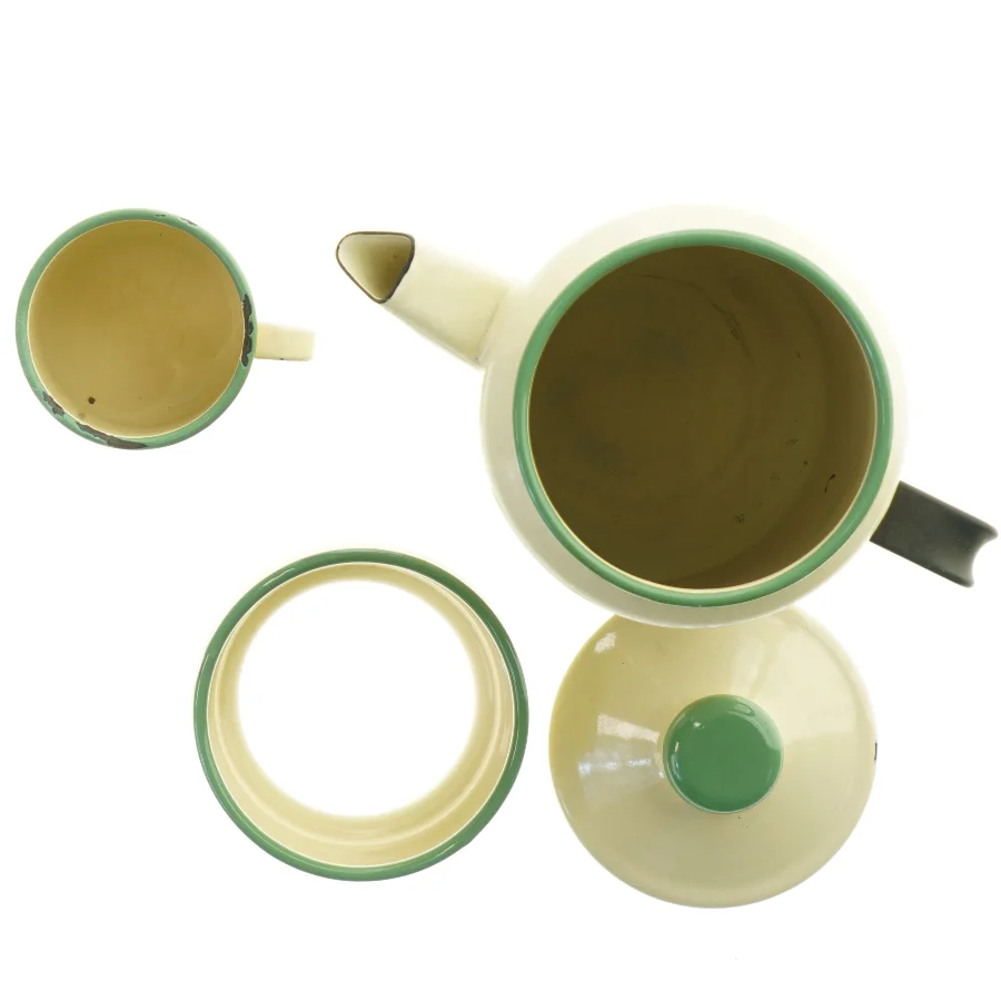 Emalje kaffekande fra svenske Kockums. Tilhørende krus 