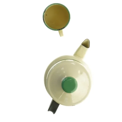 Emalje kaffekande fra svenske Kockums. Tilhørende krus 