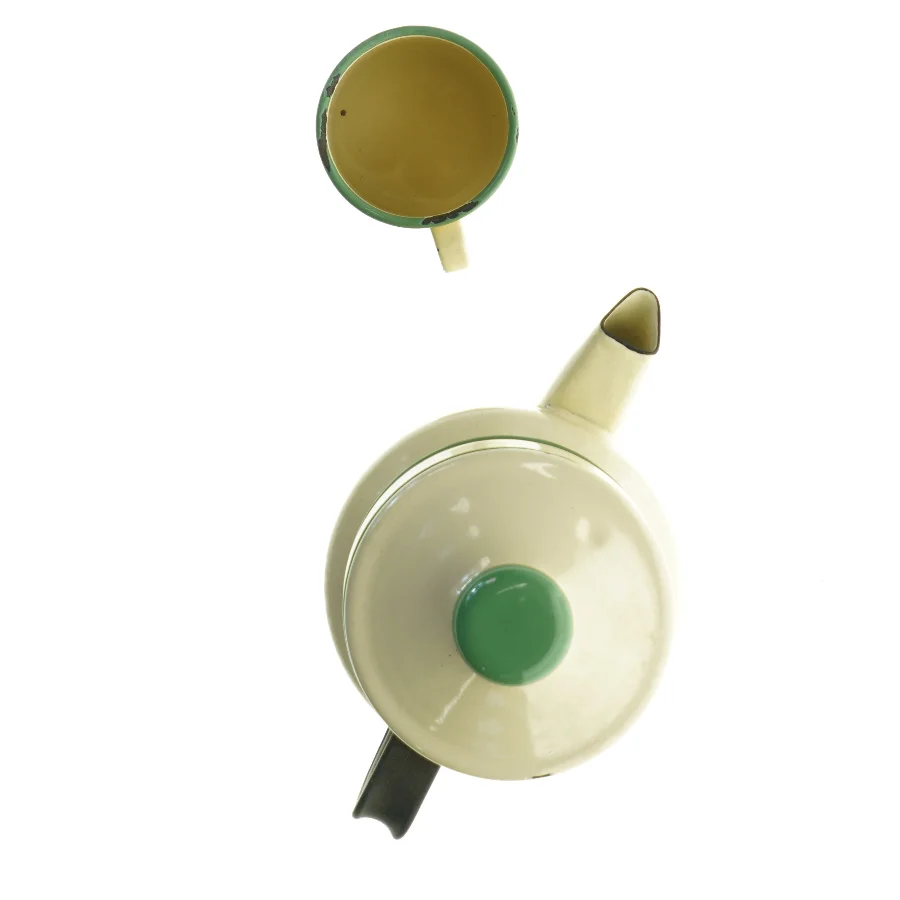 Emalje kaffekande fra svenske Kockums. Tilhørende krus 