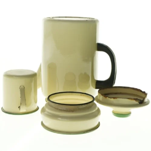 Emalje kaffekande fra svenske Kockums. Tilhørende krus 