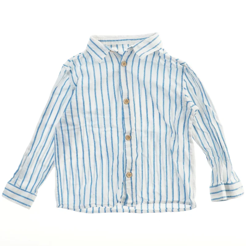 Skjorte med blå striber fra Zara (str. 104)