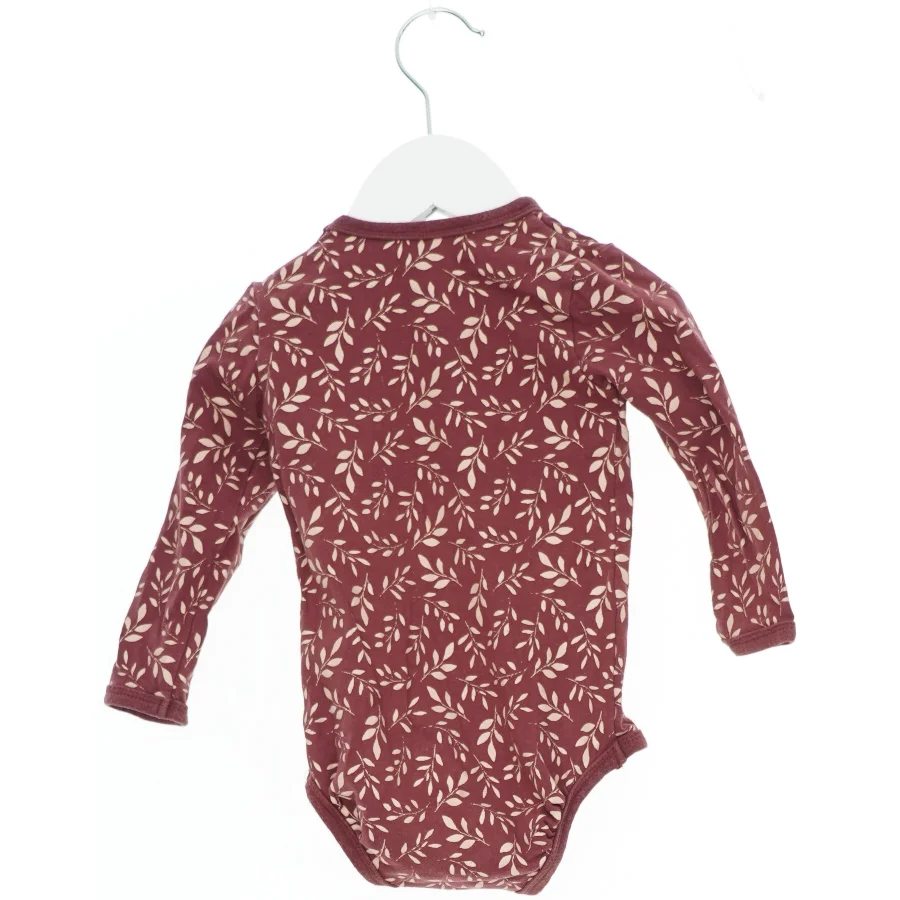 Langærmet body med bladmønster fra Friends (str. 74)