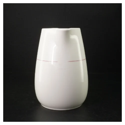 Hvid porcelænskande med rød kant (str. H. 20 cm. ø. 13,5 cm)