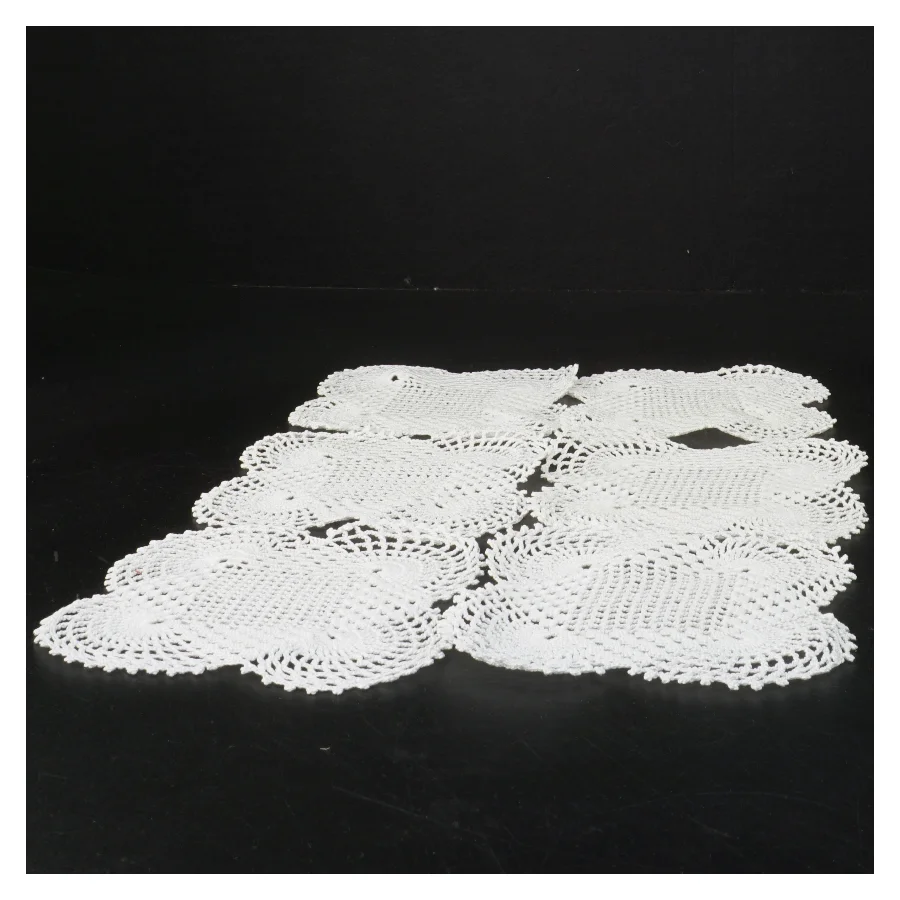 Hvide hæklede bordbrikker (str. 12 cm)