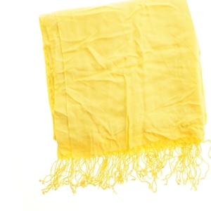 Gult sjal med frynser