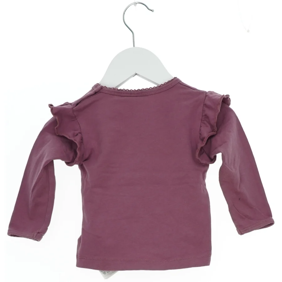 Langærmet bluse med 'Girl Power' print fra The New Siblings (str. 74)