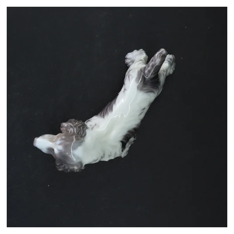 Porcelænsfigur af en spaniel fra Dj Copenhagen (str. 16x9 cm)