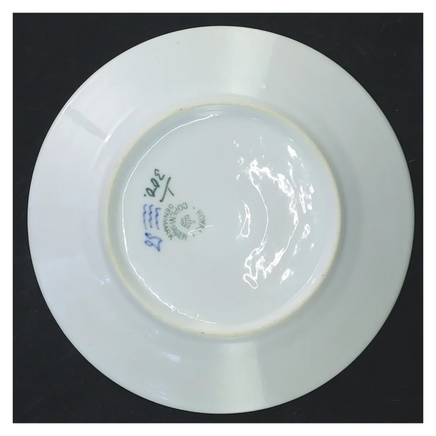 Sæt med seks porcelænstallerkener, musselmalede, fra Royal Copenhagen (str. Ø 14 cm)