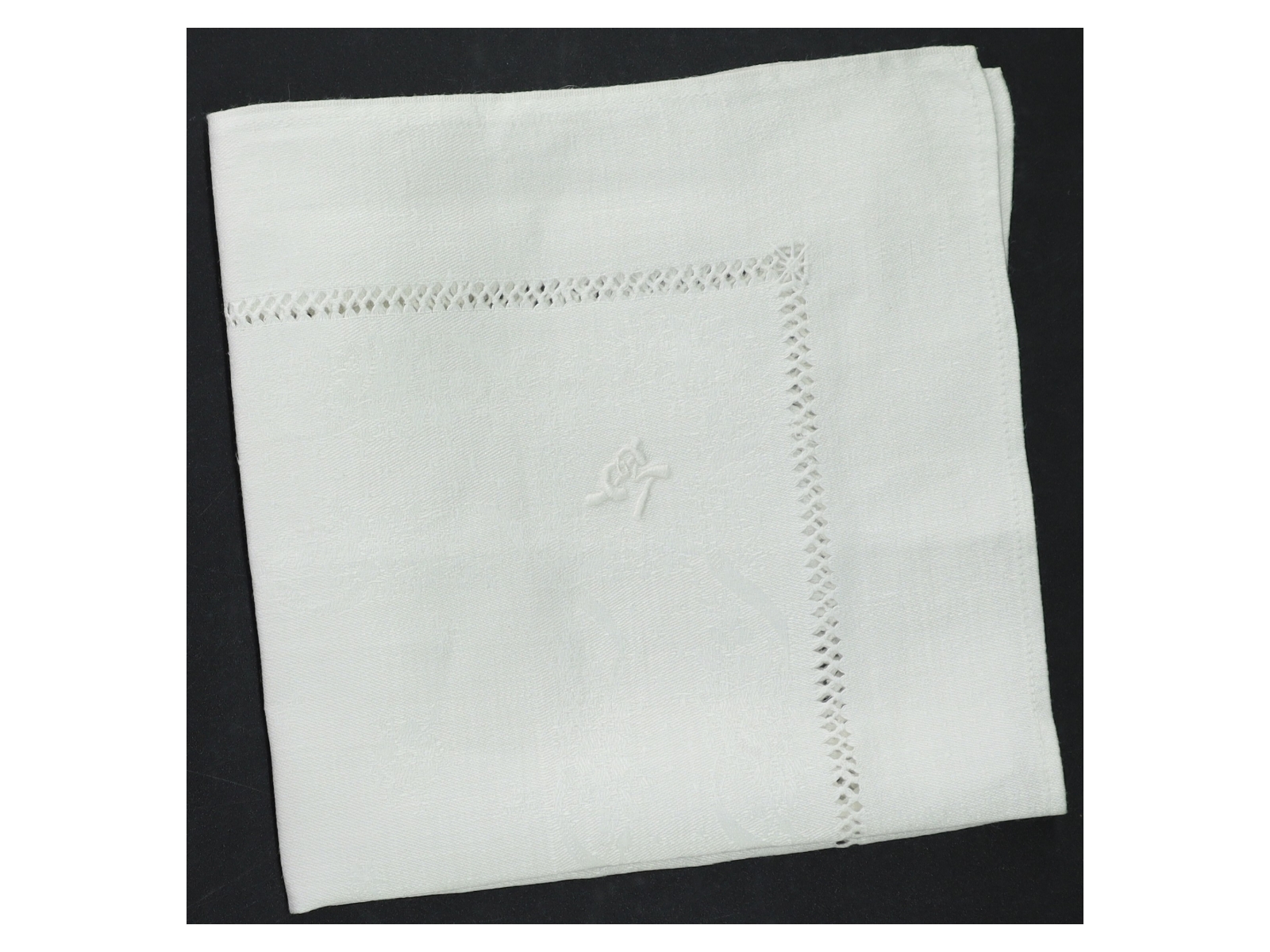 Broderede servietter (str. 37 x 37 cm)
