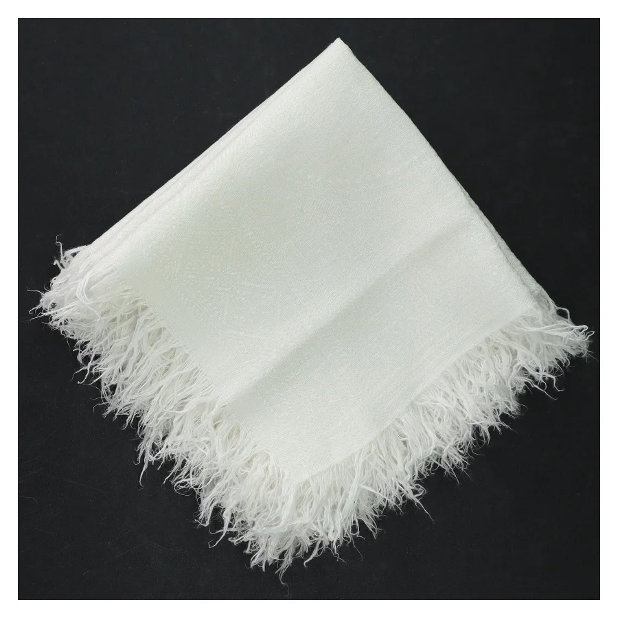 Hvid bomuldsserviet med frynser (str. 27 x. 27 cm)
